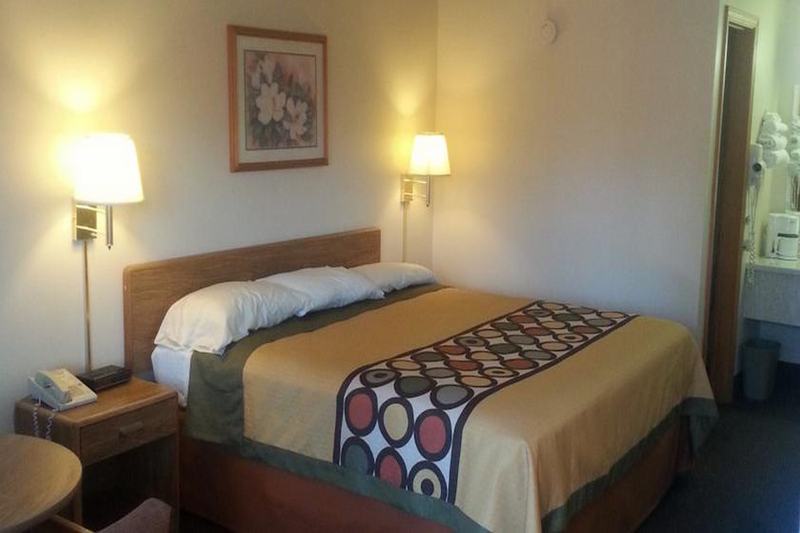 Super 8 By Wyndham Clarksville Ar Eksteriør bilde