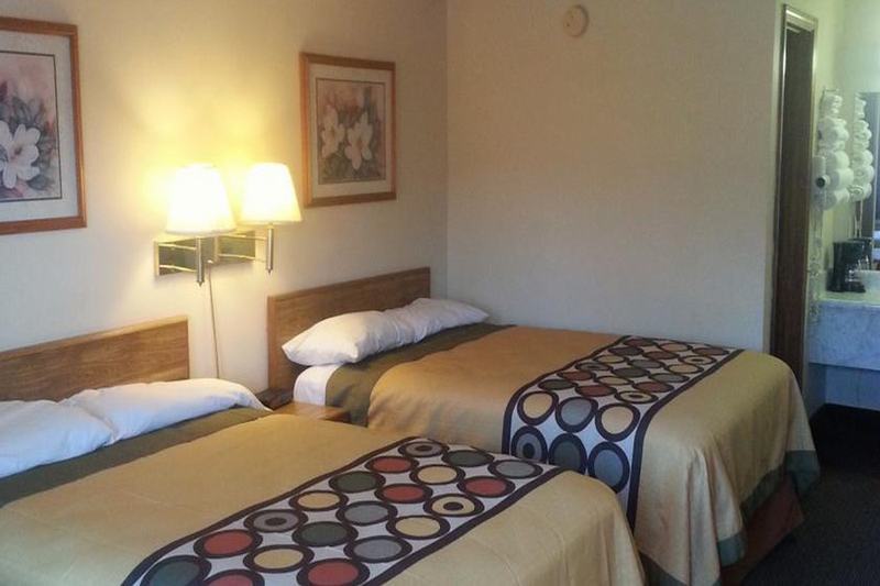 Super 8 By Wyndham Clarksville Ar Eksteriør bilde