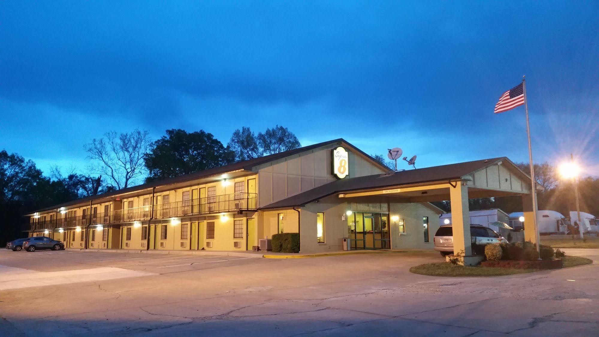 Super 8 By Wyndham Clarksville Ar Eksteriør bilde