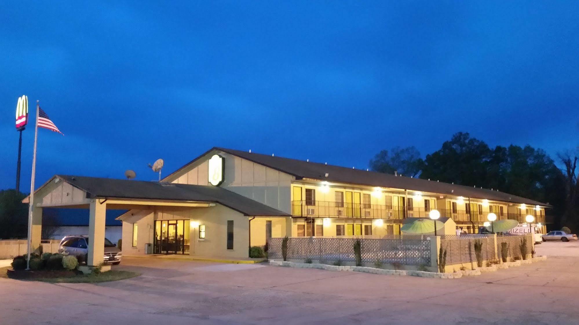Super 8 By Wyndham Clarksville Ar Eksteriør bilde